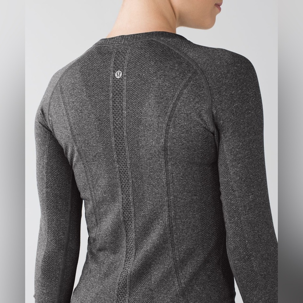 Bundle of 2 lululemon Swiftly Tech Long Sleeve Crew in Black & Heathered Black